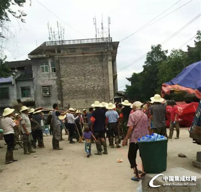 洪水無情人有情，松雅集成灶為龍山洪災(zāi)獻(xiàn)愛心